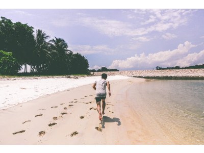 Is the Ideal Running Cadence 180 Steps Per Minute? Discover the Science Behind This Number, the Benefits of a Faster Stride, and How to Apply It to Your Training.