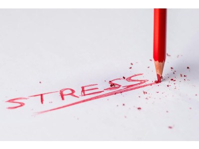 Gérer le stress d’avant-course : comprendre les mécanismes et agir efficacement (triathlon & trail)