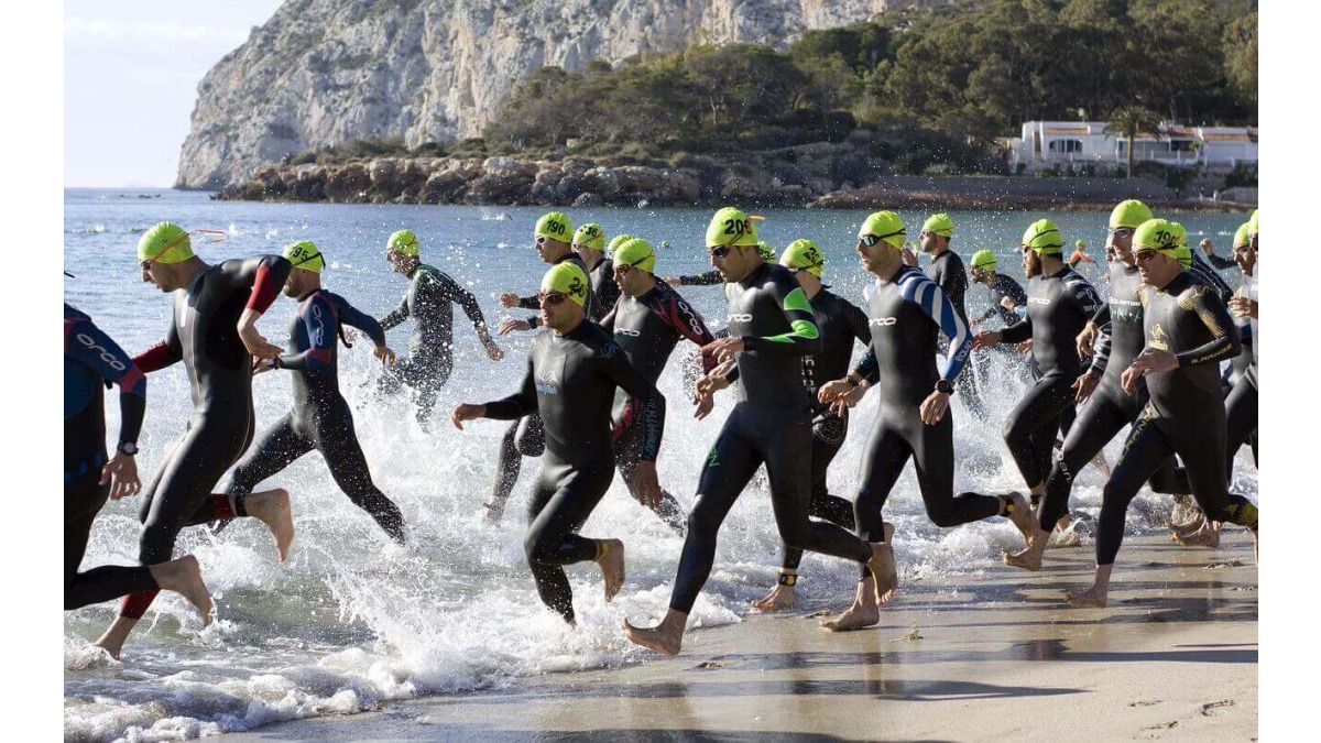 No confundas más: aprende las diferencias clave entre un traje de triatlón y uno de surf para elegir el equipo ideal. Consejos de expertos.