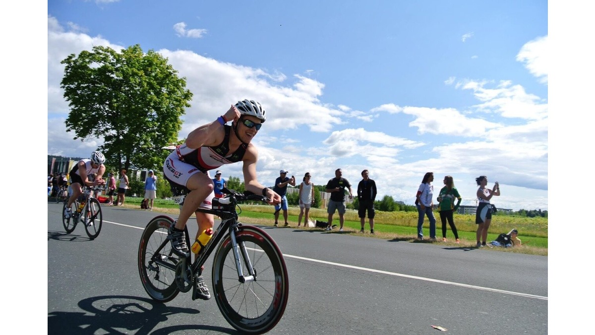 Vélo triathlon pas cher : promotion et soldes pour économiser