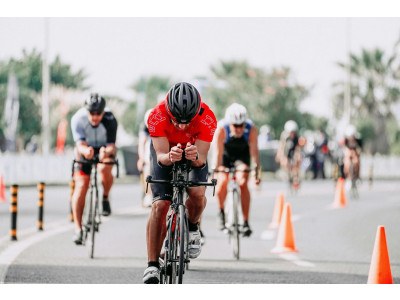 Optimiza tu Posición y Equipo: Estrategias de Aerodinámica en el Entrenamiento de Triatlón