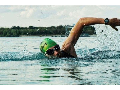 Verbessern Sie Ihre Schwimmleistung für den Triathlon: Effektive Übungen und Trainingspläne