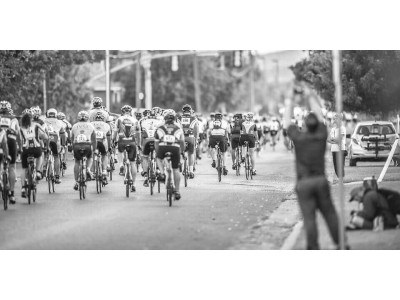 Otimize sua alimentação no triathlon de ciclismo. Aprenda o que e como comer para manter sua energia e desempenho.