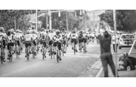 Otimize sua alimentação no triathlon de ciclismo. Aprenda o que e como comer para manter sua energia e desempenho.