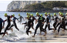 No confundas más: aprende las diferencias clave entre un traje de triatlón y uno de surf para elegir el equipo ideal. Consejos de expertos.
