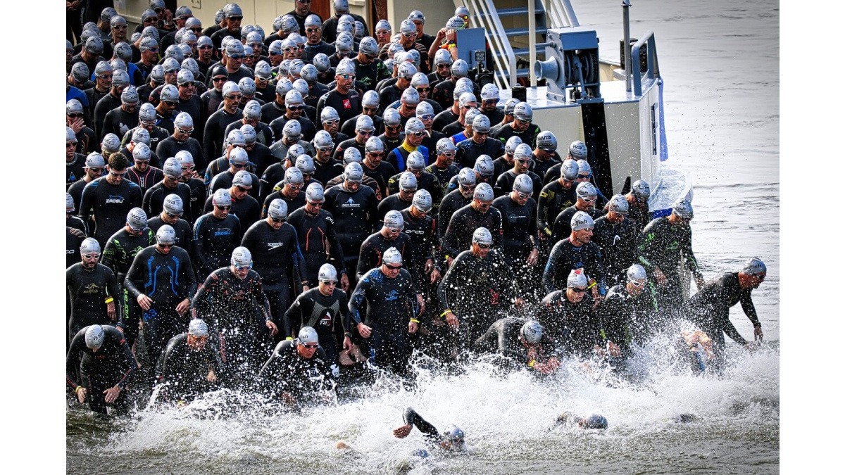 Entdecken Sie die besten Triathlon-Anzüge 2025: Orca, Blueseventy, De Soto...Vergleichen Sie Preise, Modelle und Materialien.