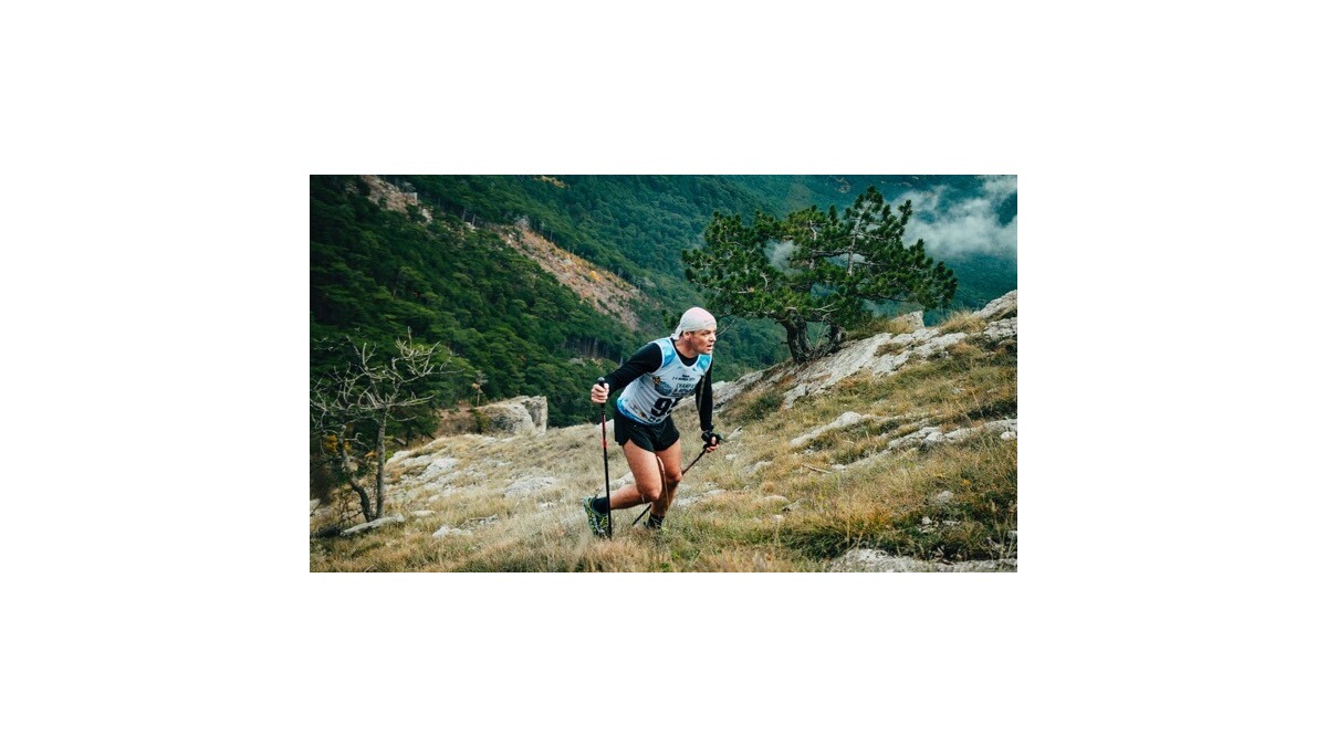 Impara a correre efficacemente con i bastoncini in trail: tecniche e attrezzatura