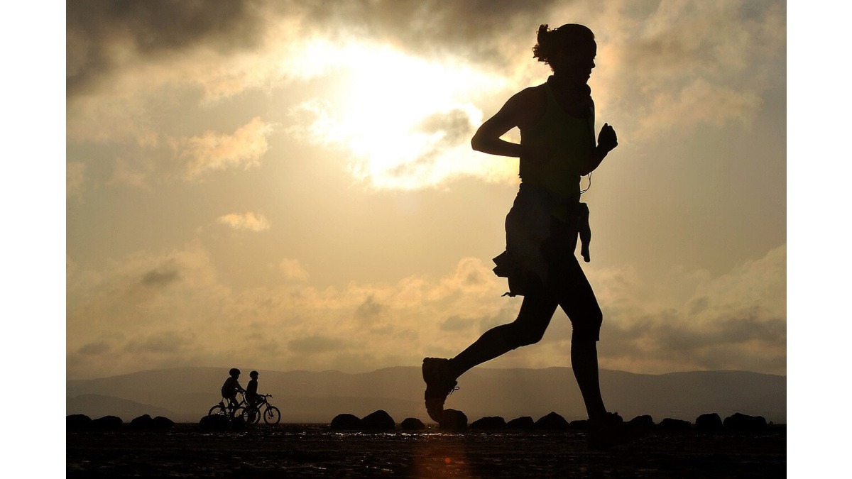 ¡Corre de noche sin riesgos! Descubre los 5 consejos esenciales para tu seguridad en el entrenamiento nocturno