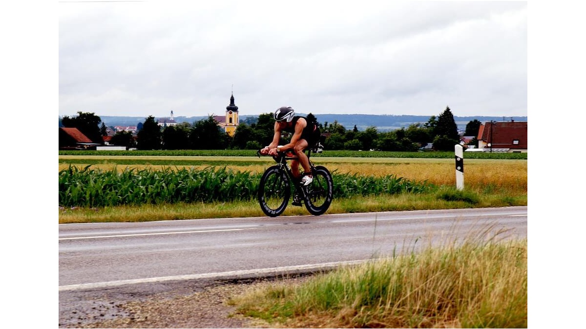 Laugh and Identify Yourself! Discover Hilarious Situations and Habits that Prove You're a True Triathlete. Humor and Truths.