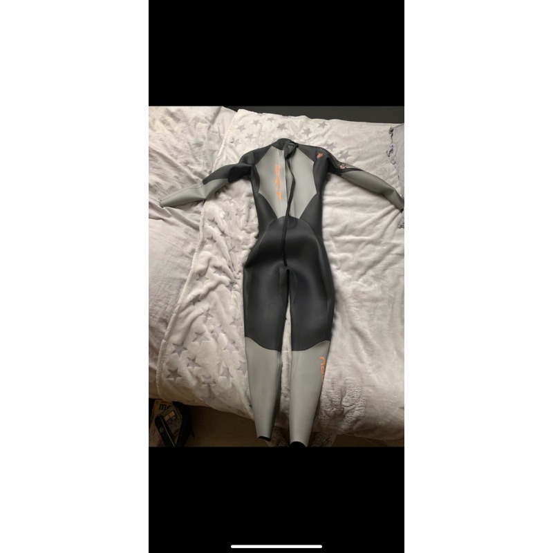 492-combinaisons-neoprene-C9440127-DD7A-4AB1-BBAF-F02CC1BEEB0D.png